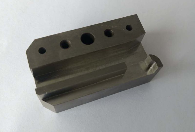 CNC -machines en EDM -basisblok